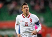 雷速体育-莱万多夫斯基回归赛场，势不可挡首场状态亮眼，拜仁观众沸腾！的简单介绍