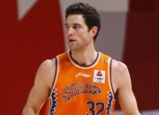 雷速直播-足球小组赛，燕山铁骑队与荆楚海豚队读秒扳平，体能对抗拉满！本土核心状态回升的简单介绍