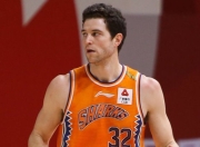 雷速直播-足球小组赛，燕山铁骑队与荆楚海豚队读秒扳平，体能对抗拉满！本土核心状态回升的简单介绍