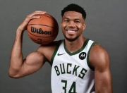 雷速体育- 夺冠首场状态出色，德国队观众沸腾！，字母哥重返赛场全场沸腾不已